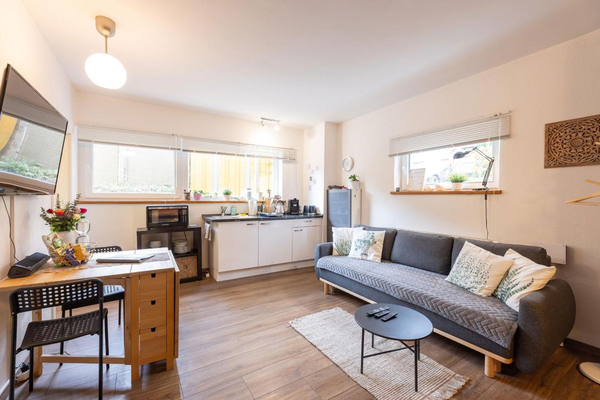 Ideal Fuer Kurze Aufenthalte - Gemuetliches 1-Zimmer-Apartment Adelsdorf Ngoại thất bức ảnh